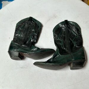 Men’s 7.5 green and black cowboy boots